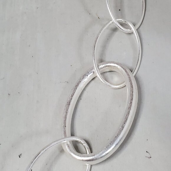Banana Republic large, elongated oval links in a silver tone Necklace - Picture 5 of 7